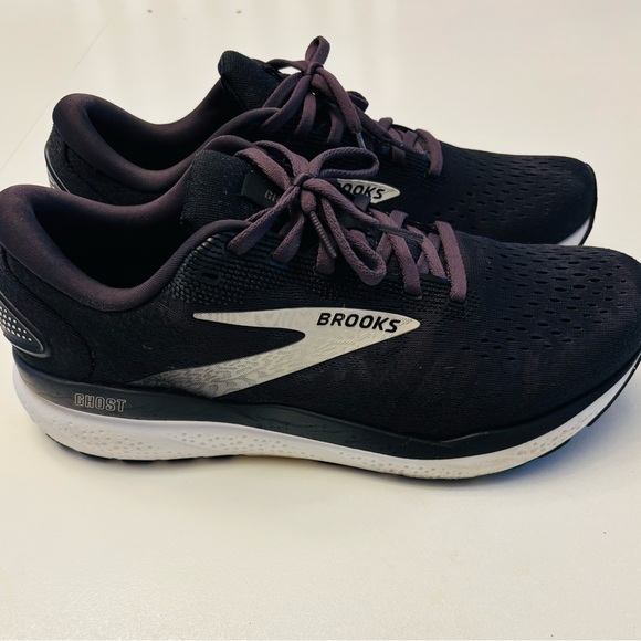 Brooks Ghost 16 Men’s Black and White Athletic Shoes size 10.5 mint condition - Picture 1 of 9